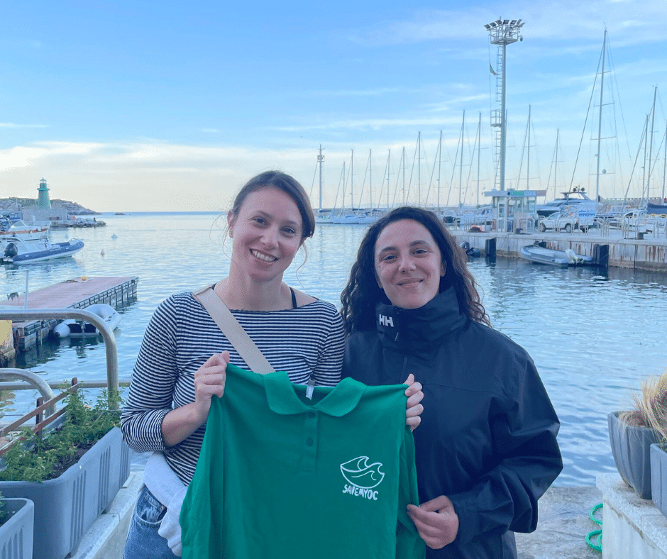 Bottarga Sarda Tortolì Vince all'Isola del Giglio 2025 3 Giulia e Francesca, leader delle associazioni Riduci l’Impronta e Save My Ocean durante evento green